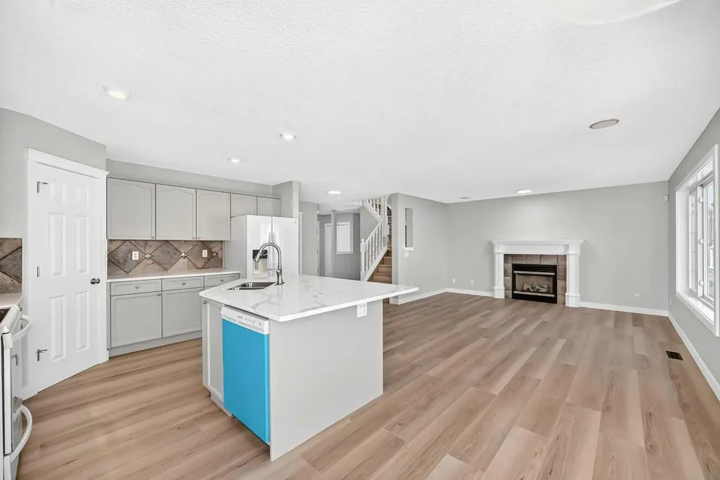 12915 Coventry Hills Way NE Calgary AB T3K 5L4