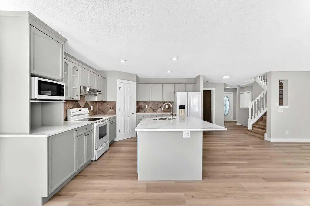 12915 Coventry Hills Way NE Calgary AB T3K 5L4