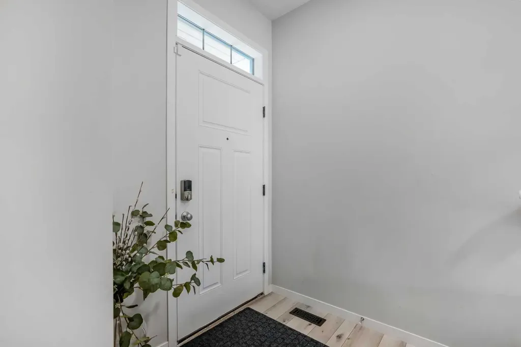 35 Howse Manor NE Calgary AB T3P 0X2