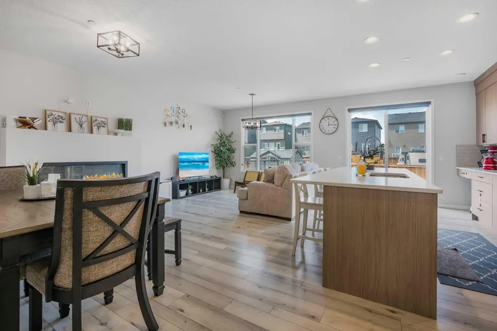 35 Howse Manor NE Calgary AB T3P 0X2