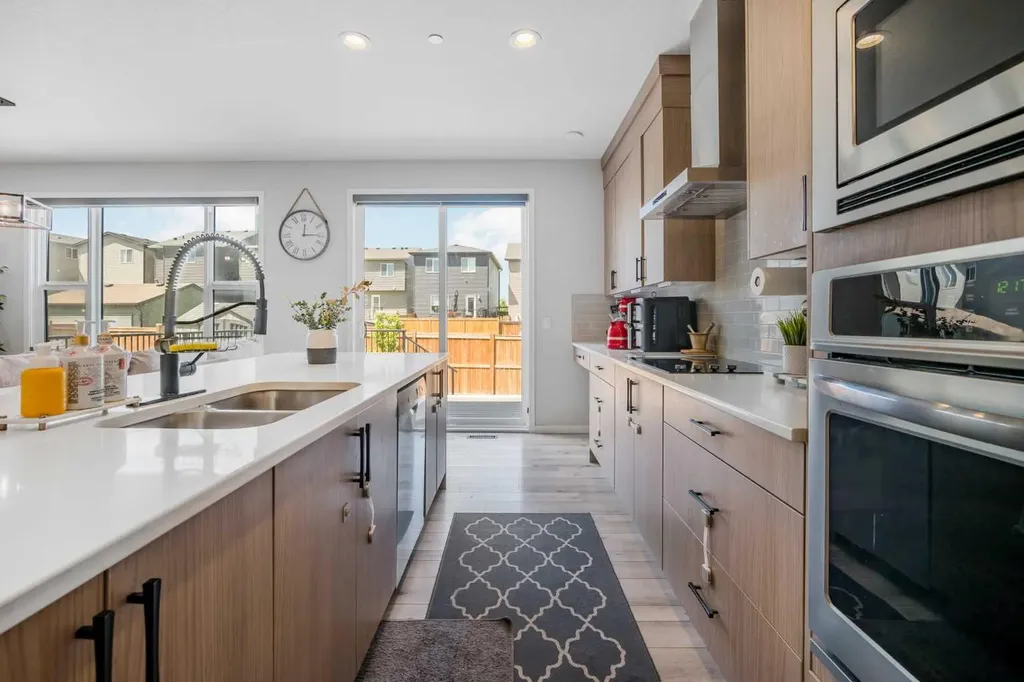 35 Howse Manor NE Calgary AB T3P 0X2
