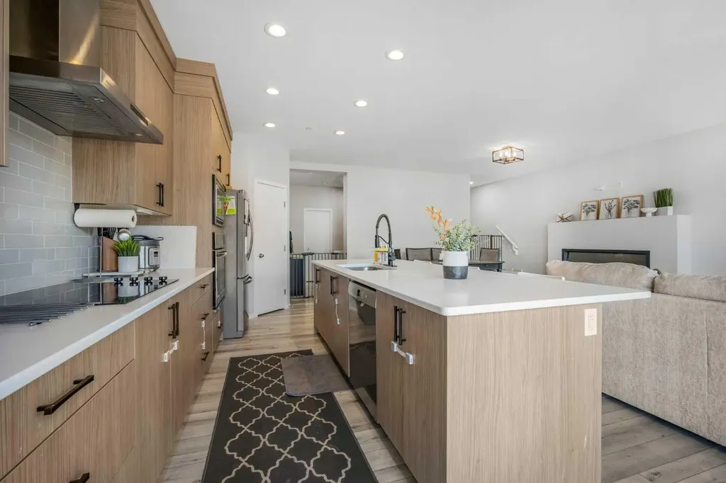 35 Howse Manor NE Calgary AB T3P 0X2