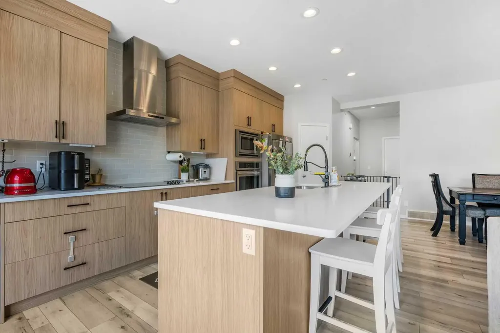 35 Howse Manor NE Calgary AB T3P 0X2