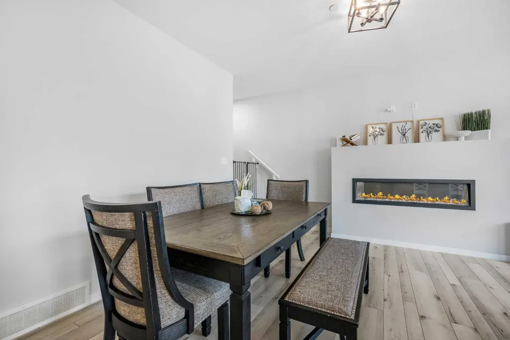 35 Howse Manor NE Calgary AB T3P 0X2