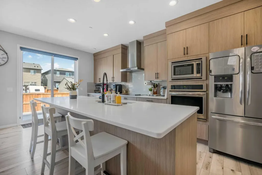 35 Howse Manor NE Calgary AB T3P 0X2