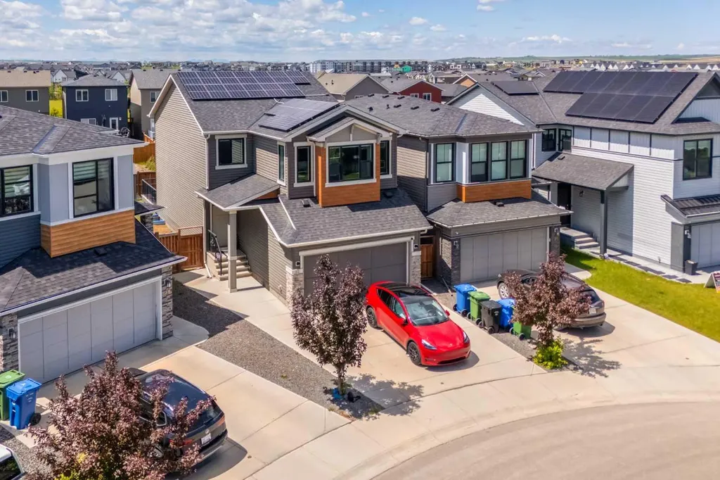 35 Howse Manor NE Calgary AB T3P 0X2