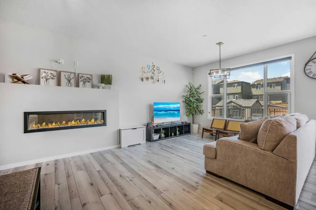 35 Howse Manor NE Calgary AB T3P 0X2