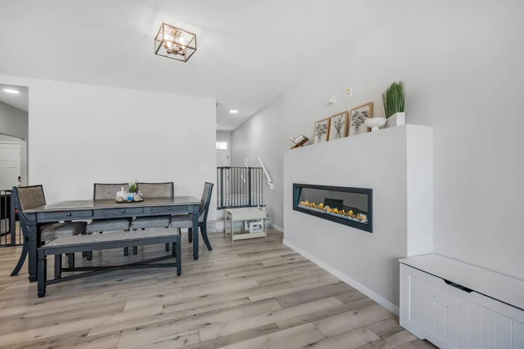35 Howse Manor NE Calgary AB T3P 0X2