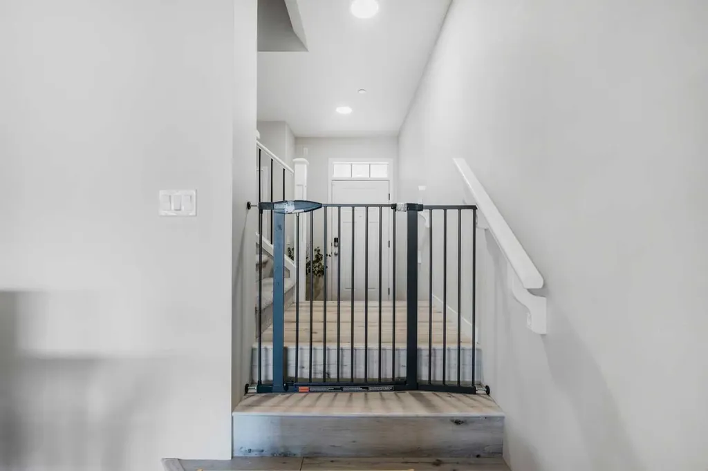 35 Howse Manor NE Calgary AB T3P 0X2