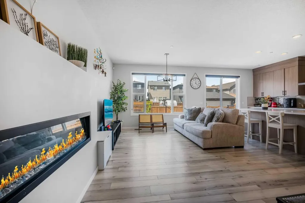35 Howse Manor NE Calgary AB T3P 0X2