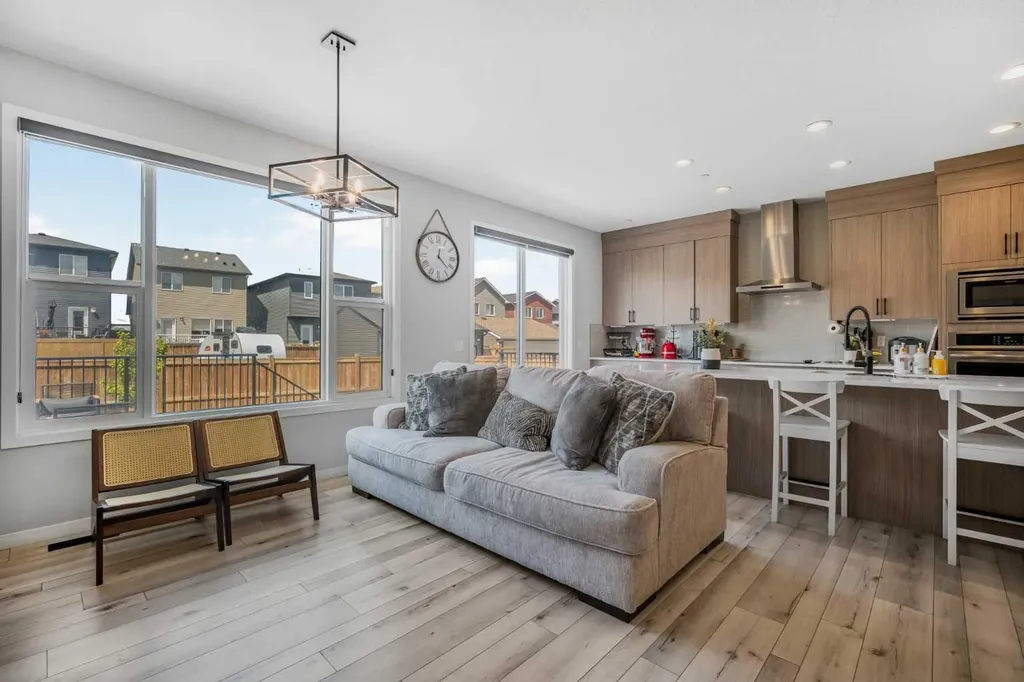 35 Howse Manor NE Calgary AB T3P 0X2