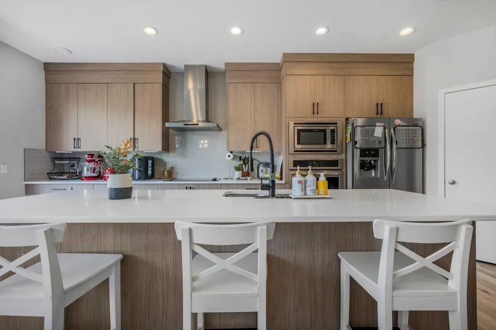 35 Howse Manor NE Calgary AB T3P 0X2