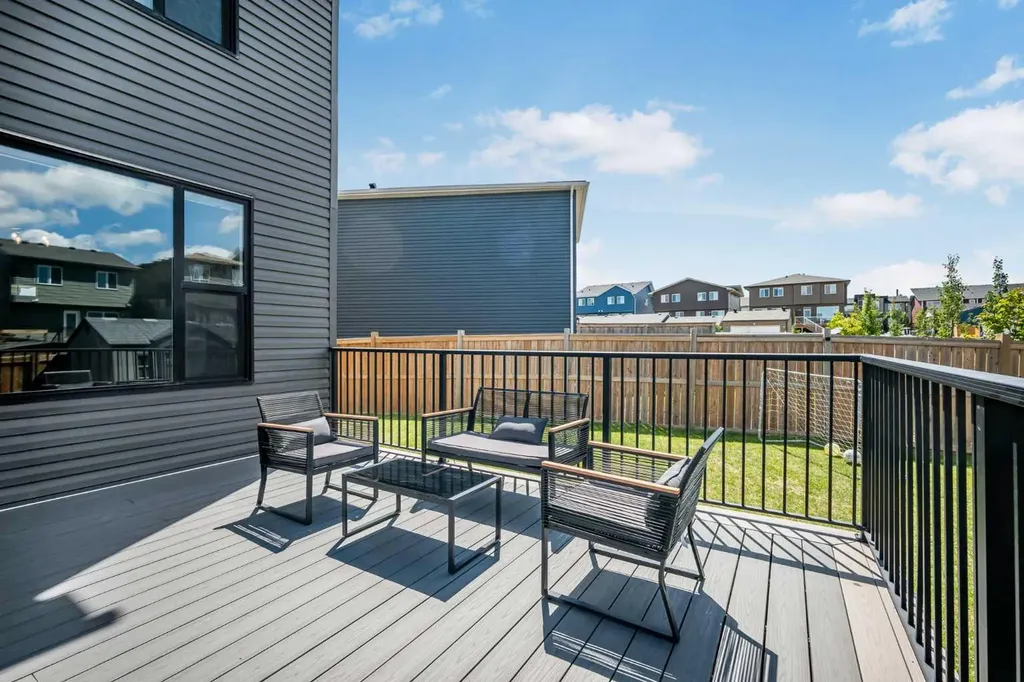 35 Howse Manor NE Calgary AB T3P 0X2