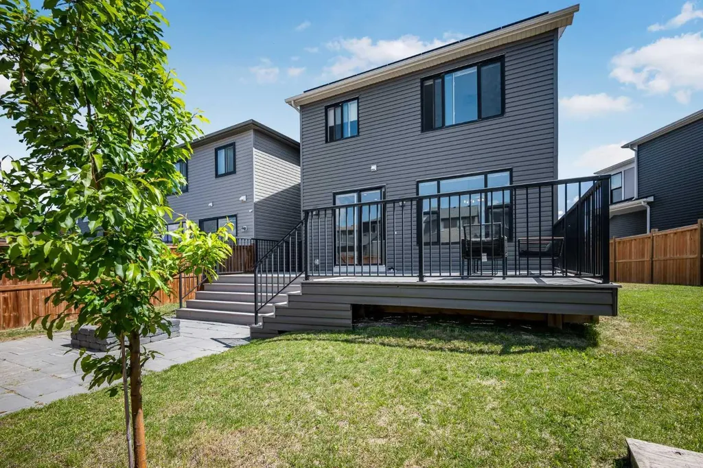 35 Howse Manor NE Calgary AB T3P 0X2