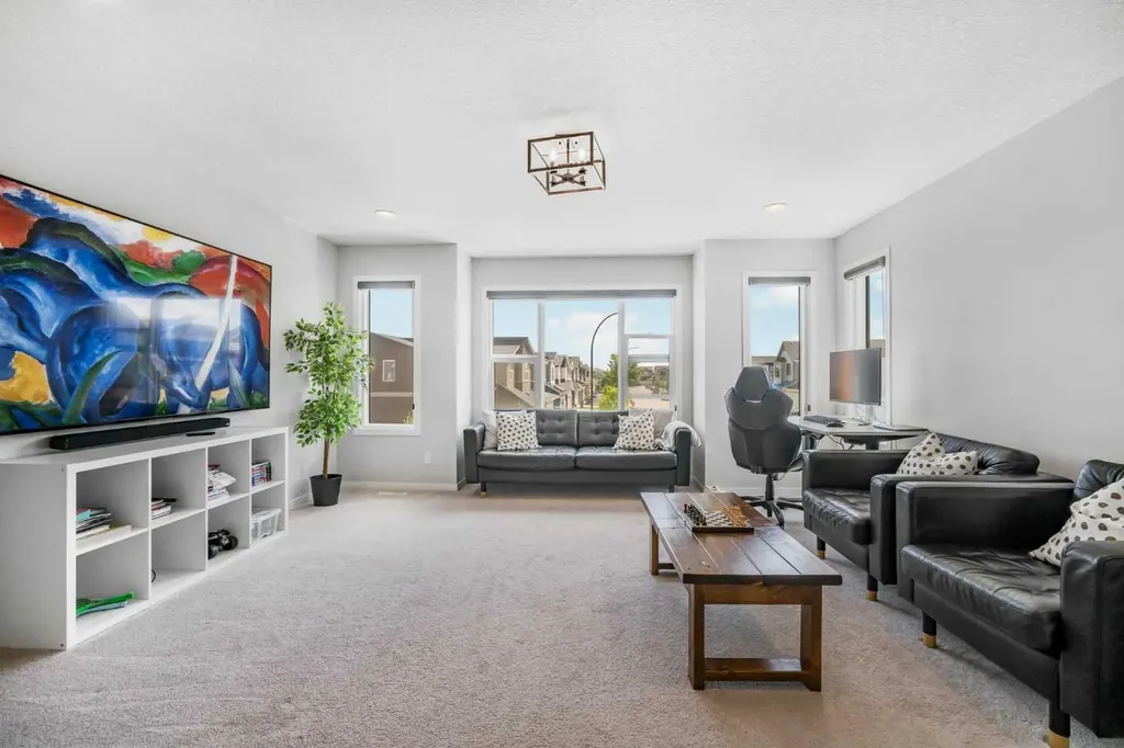 35 Howse Manor NE Calgary AB T3P 0X2