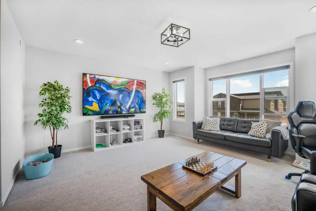 35 Howse Manor NE Calgary AB T3P 0X2