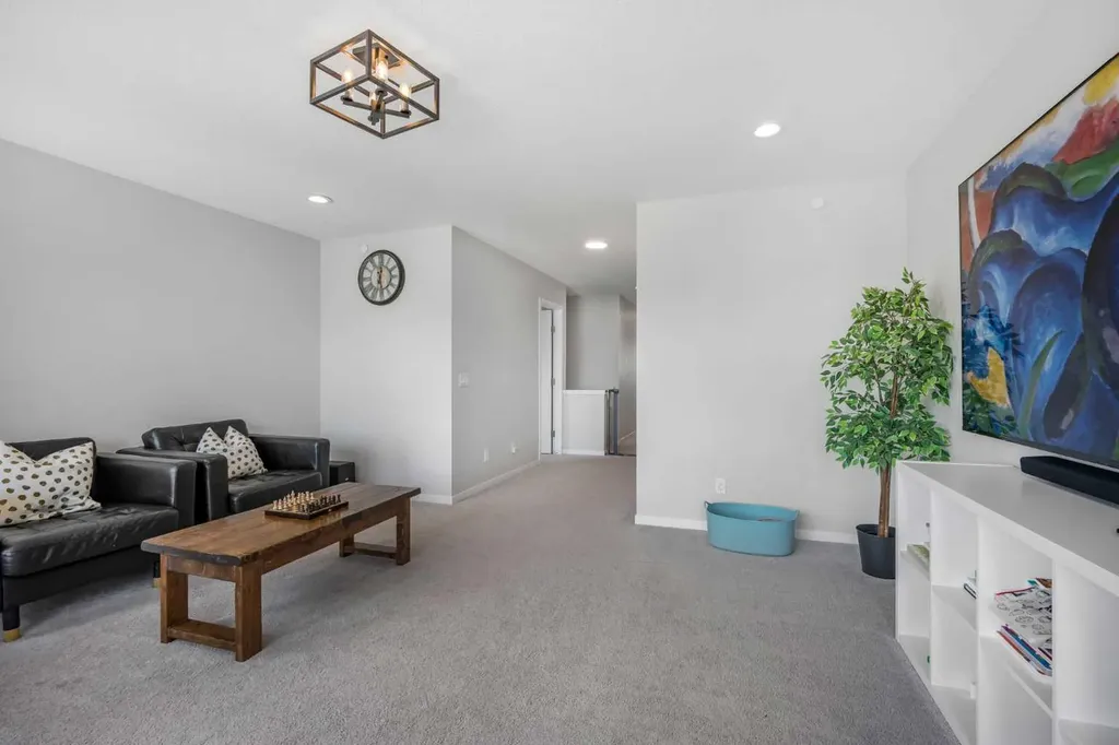 35 Howse Manor NE Calgary AB T3P 0X2