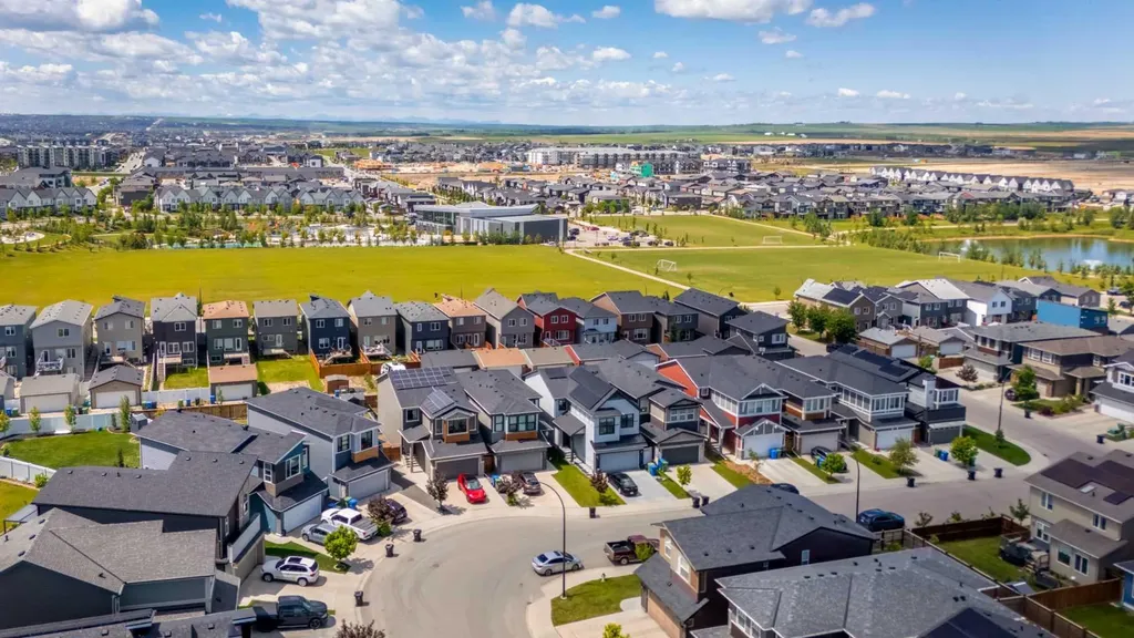 35 Howse Manor NE Calgary AB T3P 0X2