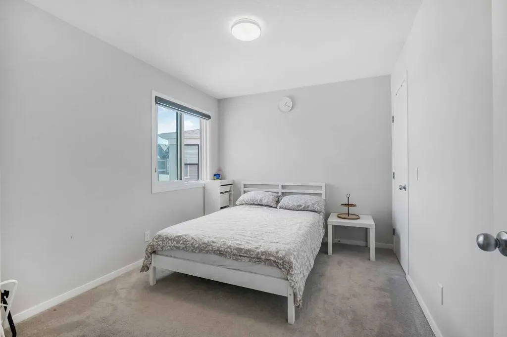 35 Howse Manor NE Calgary AB T3P 0X2