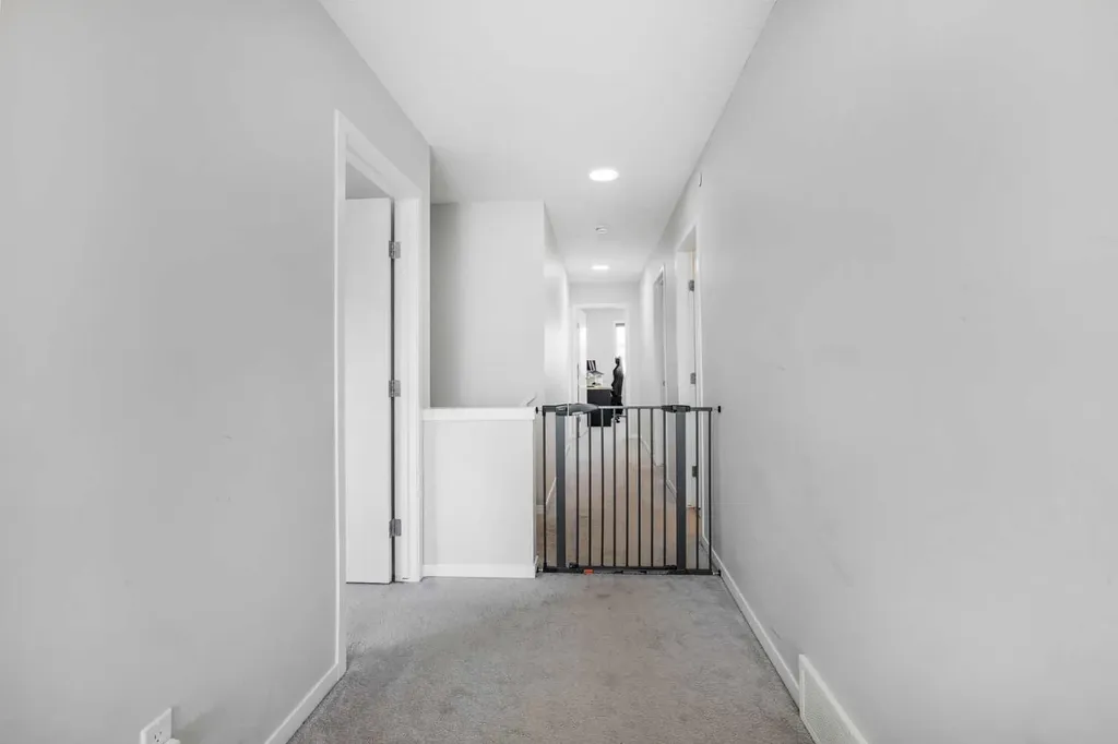 35 Howse Manor NE Calgary AB T3P 0X2