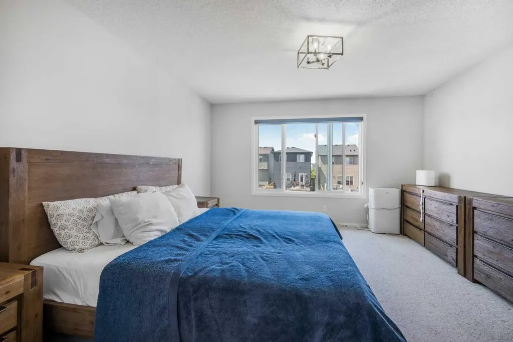 35 Howse Manor NE Calgary AB T3P 0X2