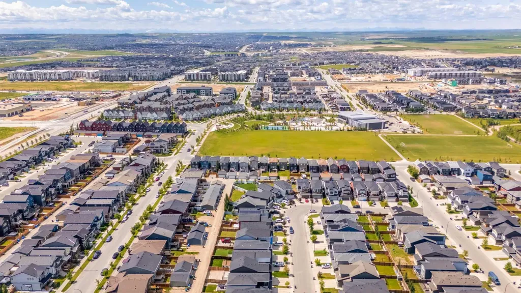 35 Howse Manor NE Calgary AB T3P 0X2