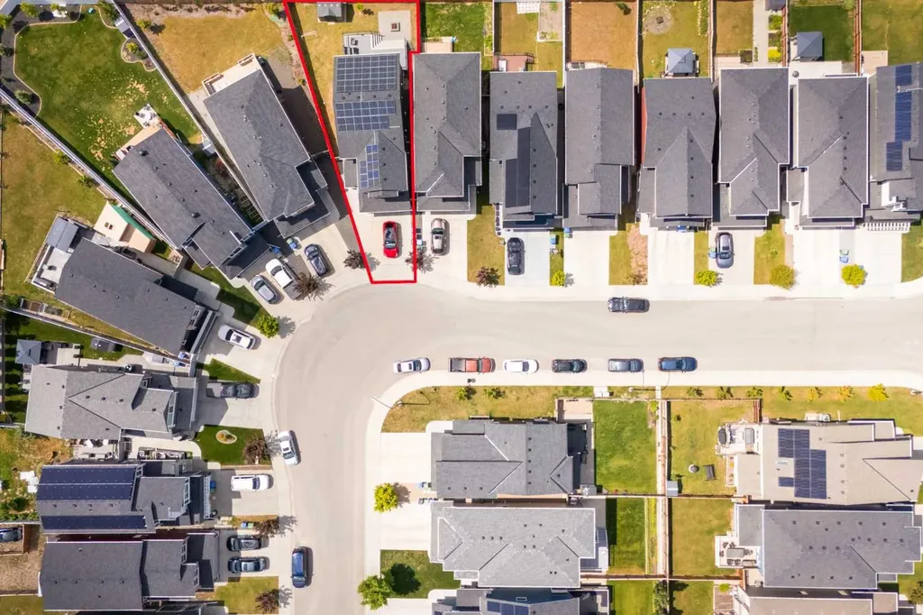 35 Howse Manor NE Calgary AB T3P 0X2