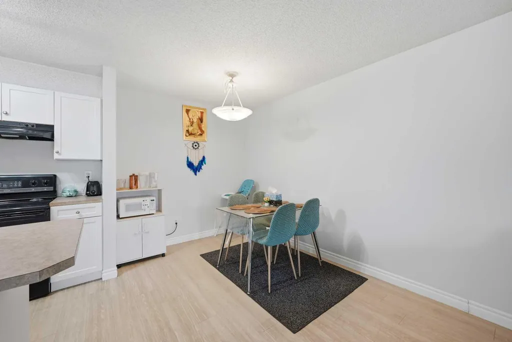 5555 Falsbridge Drive NE Calgary AB T3J 3E8
