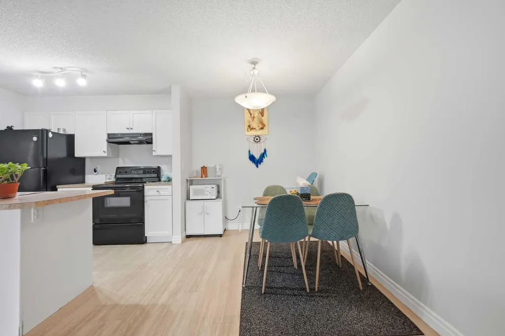 5555 Falsbridge Drive NE Calgary AB T3J 3E8