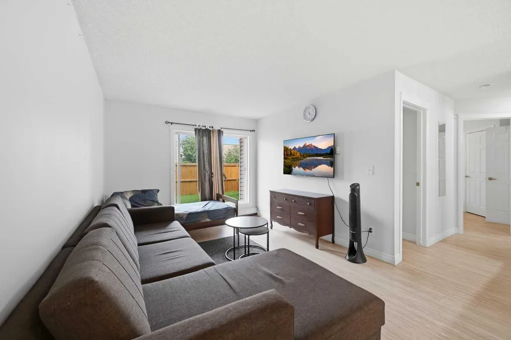 5555 Falsbridge Drive NE Calgary AB T3J 3E8
