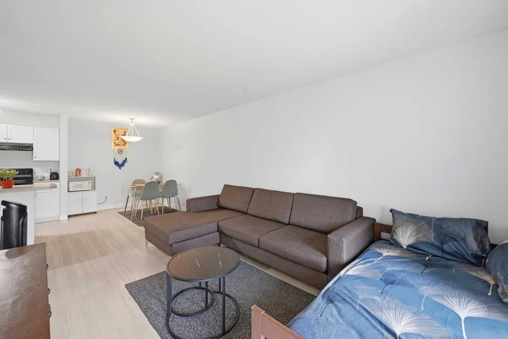 5555 Falsbridge Drive NE Calgary AB T3J 3E8
