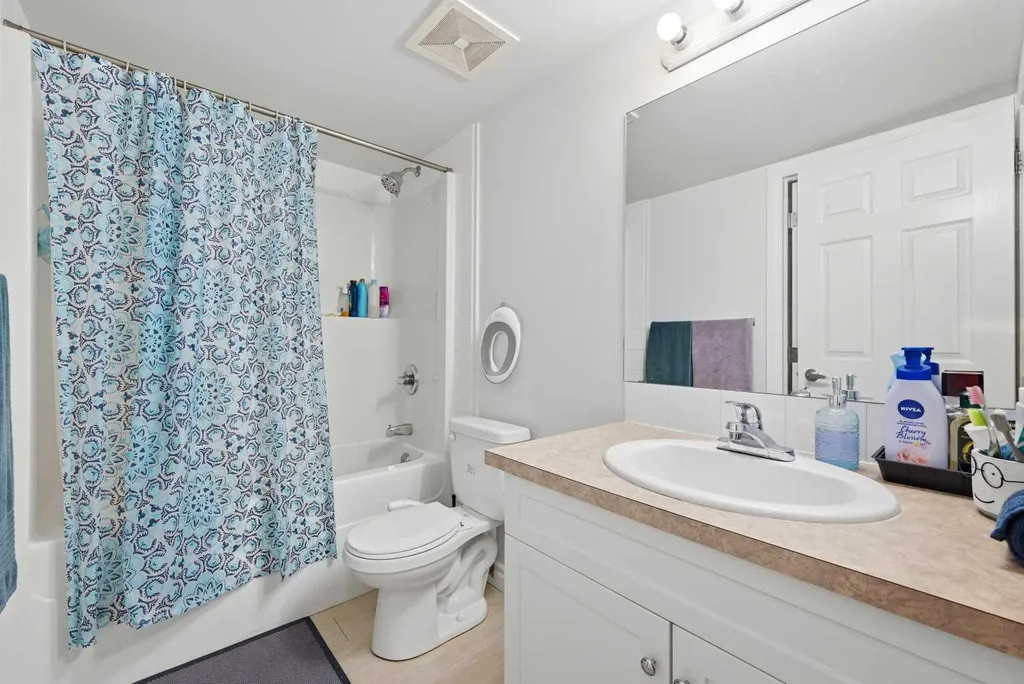 5555 Falsbridge Drive NE Calgary AB T3J 3E8
