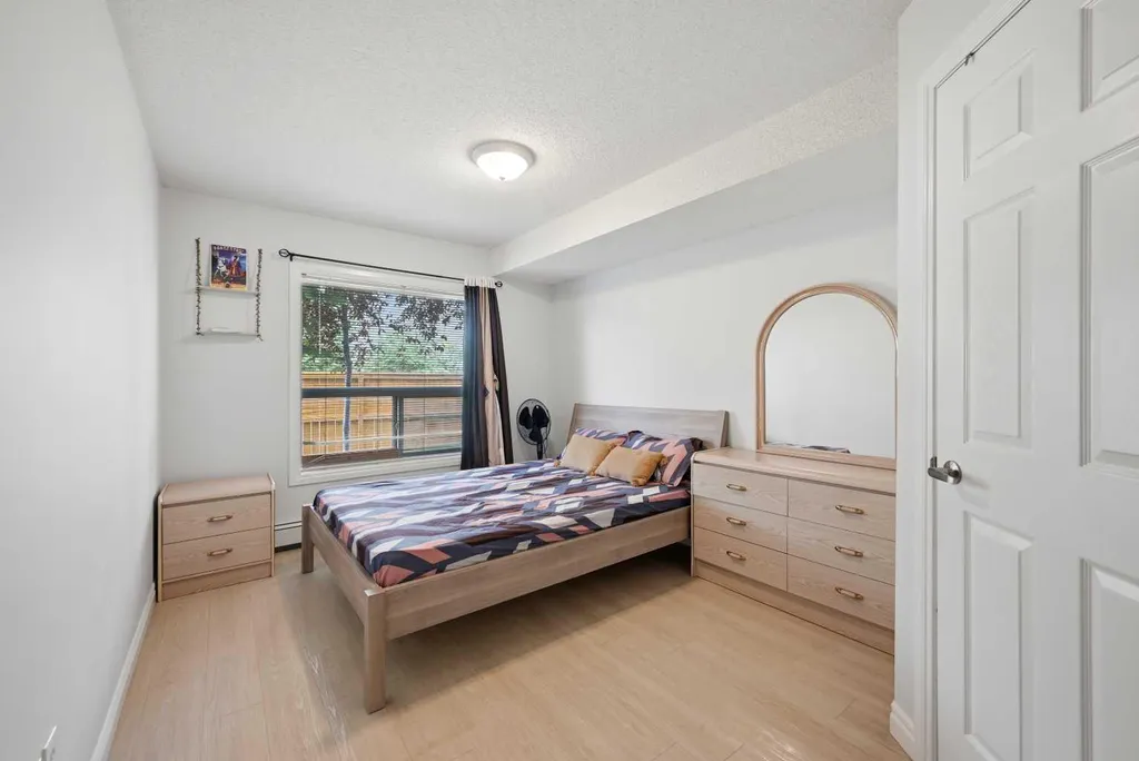 5555 Falsbridge Drive NE Calgary AB T3J 3E8