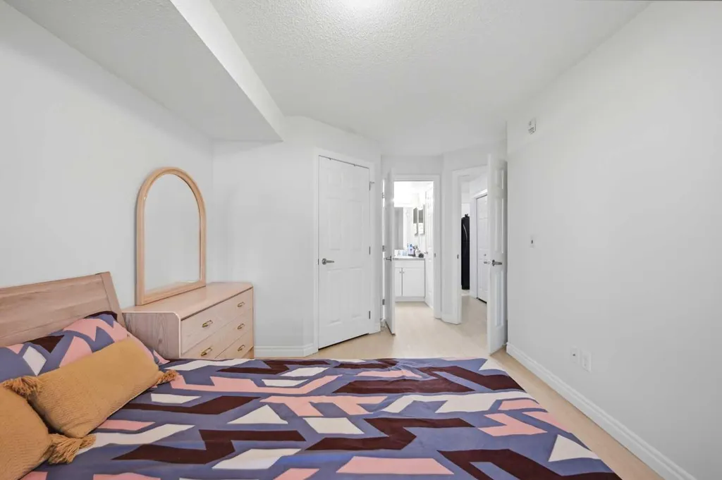 5555 Falsbridge Drive NE Calgary AB T3J 3E8