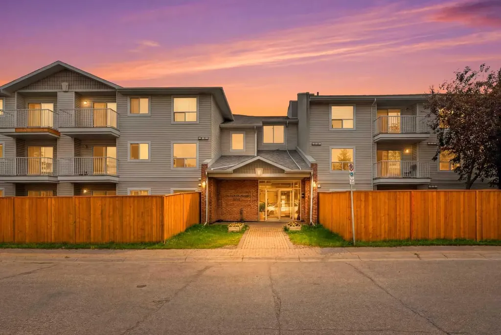 5555 Falsbridge Drive NE Calgary AB T3J 3E8