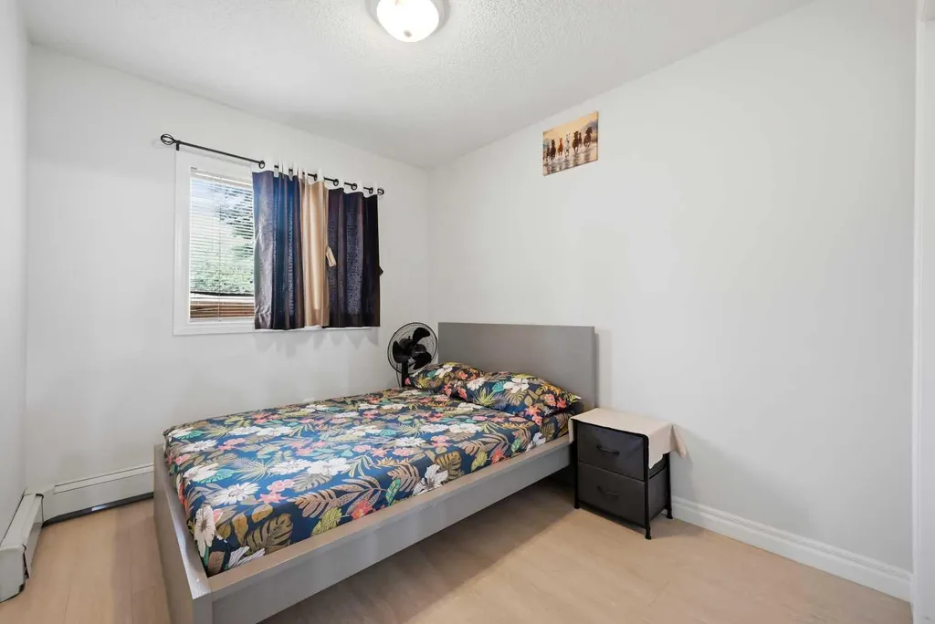 5555 Falsbridge Drive NE Calgary AB T3J 3E8