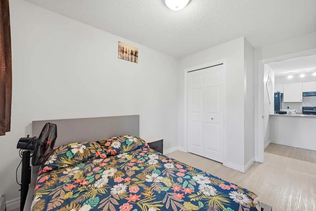 5555 Falsbridge Drive NE Calgary AB T3J 3E8