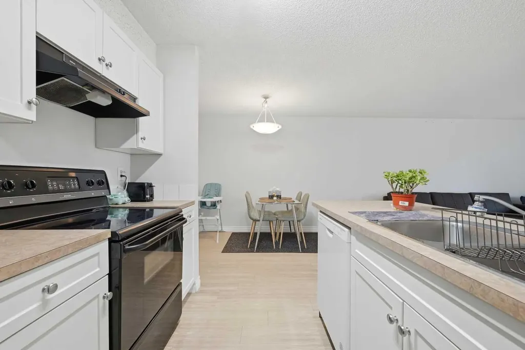 5555 Falsbridge Drive NE Calgary AB T3J 3E8