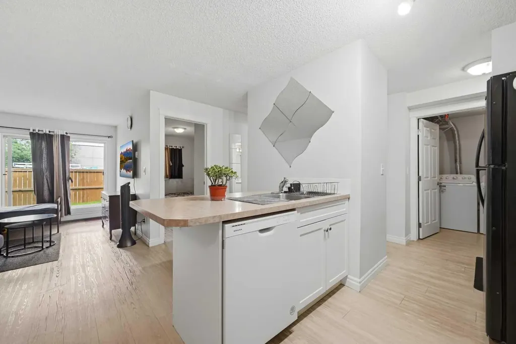 5555 Falsbridge Drive NE Calgary AB T3J 3E8