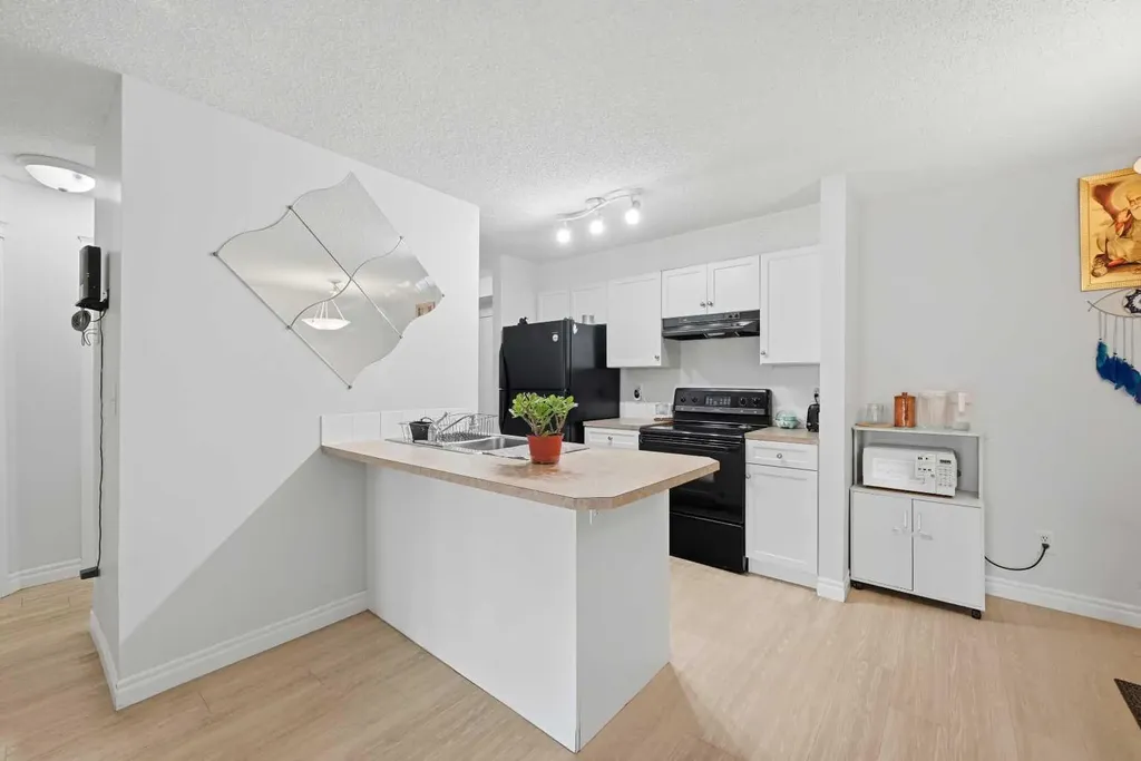 5555 Falsbridge Drive NE Calgary AB T3J 3E8