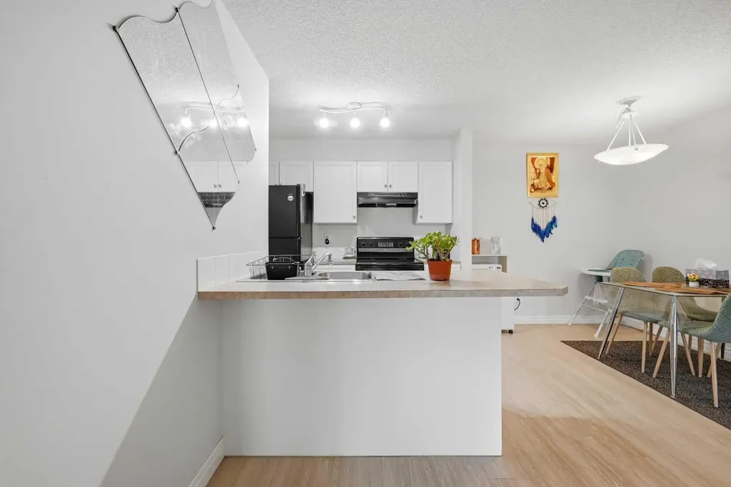 5555 Falsbridge Drive NE Calgary AB T3J 3E8