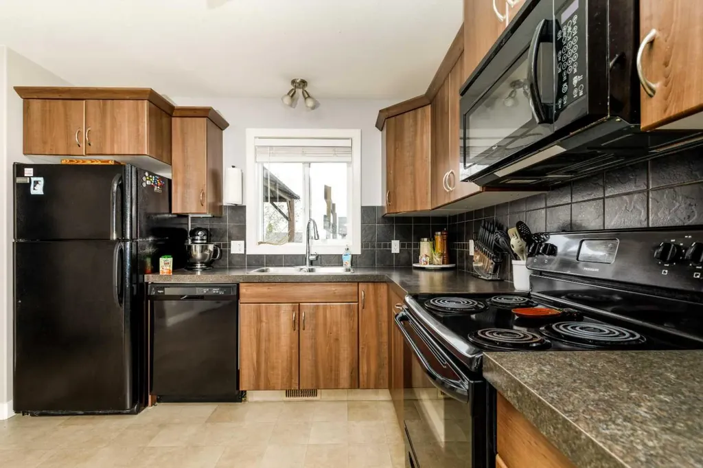 92 Bowman Circle Sylvan Lake AB T4S0H7