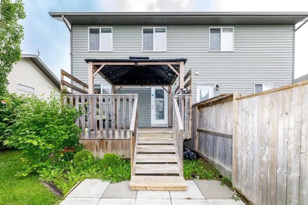 92 Bowman Circle Sylvan Lake AB T4S0H7