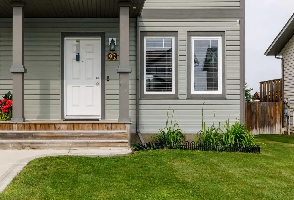 92 Bowman Circle Sylvan Lake AB T4S0H7