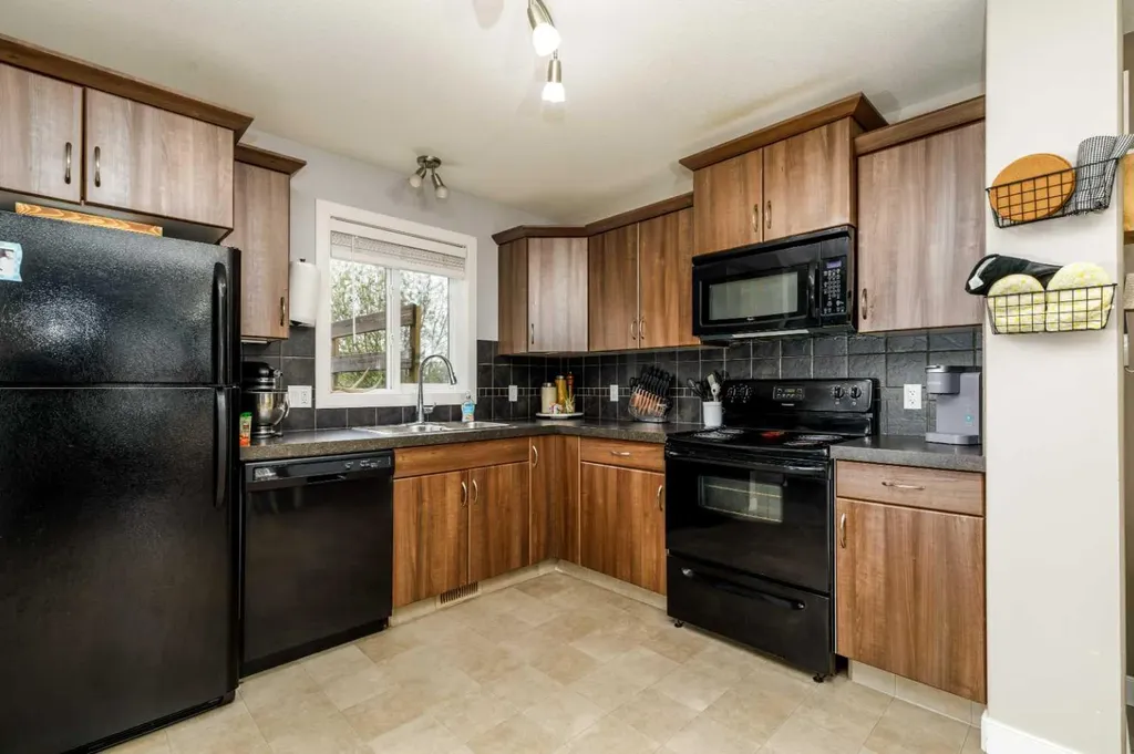 92 Bowman Circle Sylvan Lake AB T4S0H7