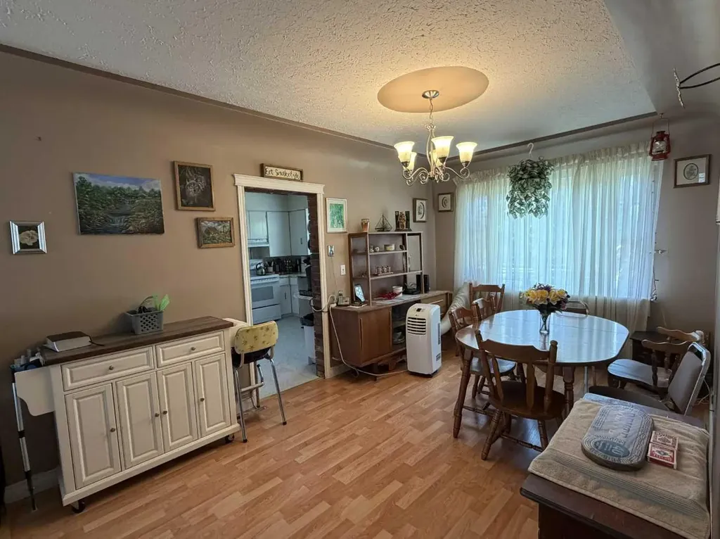 4824 52 Avenue Taber AB T1G 1H6