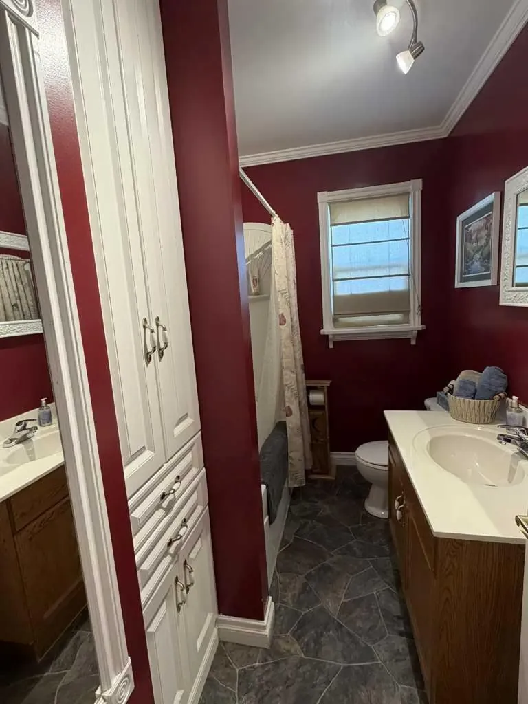 4824 52 Avenue Taber AB T1G 1H6