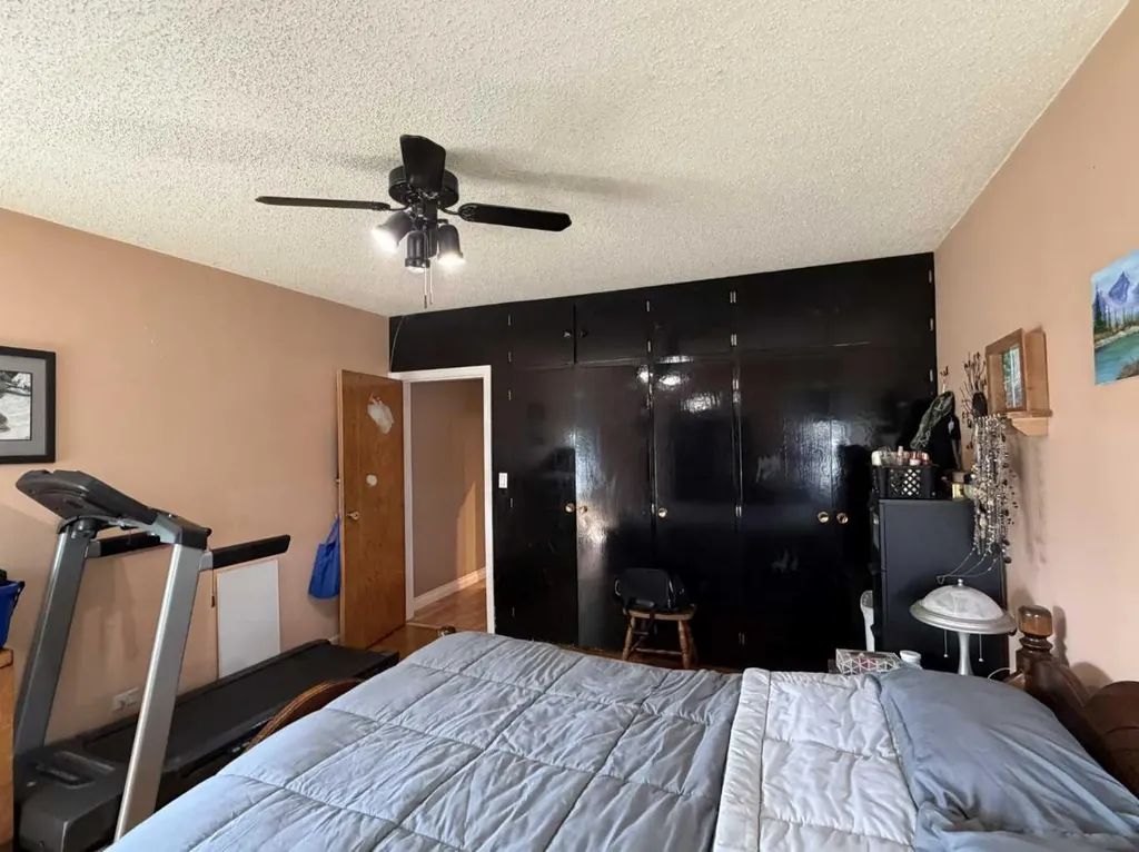 4824 52 Avenue Taber AB T1G 1H6