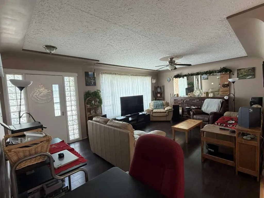 4824 52 Avenue Taber AB T1G 1H6