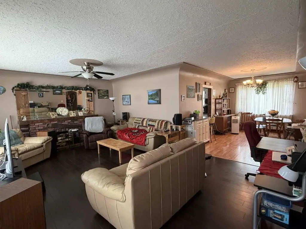 4824 52 Avenue Taber AB T1G 1H6